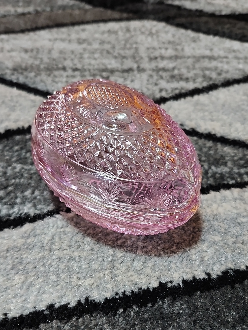 VINTAGE INDIANA GLASS CO. PINK PRESSED SUNBRUST/FLORAL EGG-SHAPED TRINKET DISH